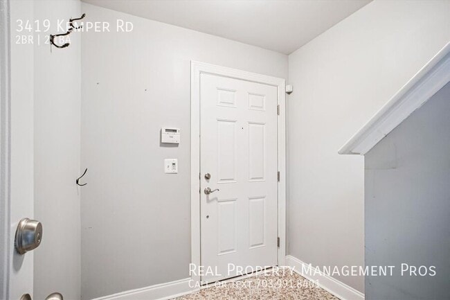 Building Photo - 3419 S Kemper Rd