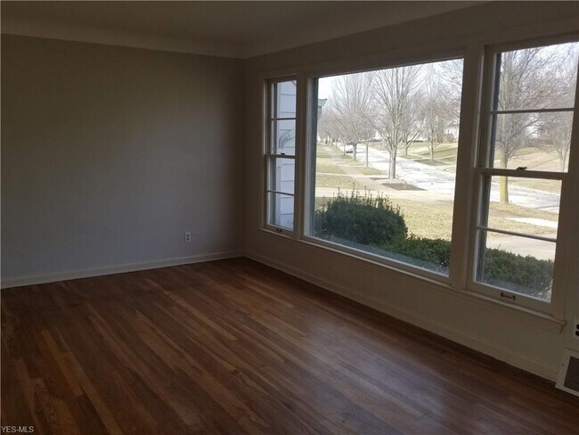 Building Photo - 5034 S Barton Rd