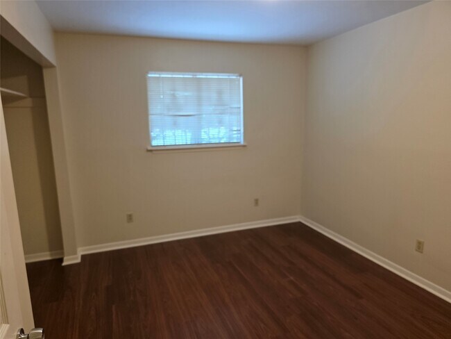 Building Photo - 4601 Reveille St