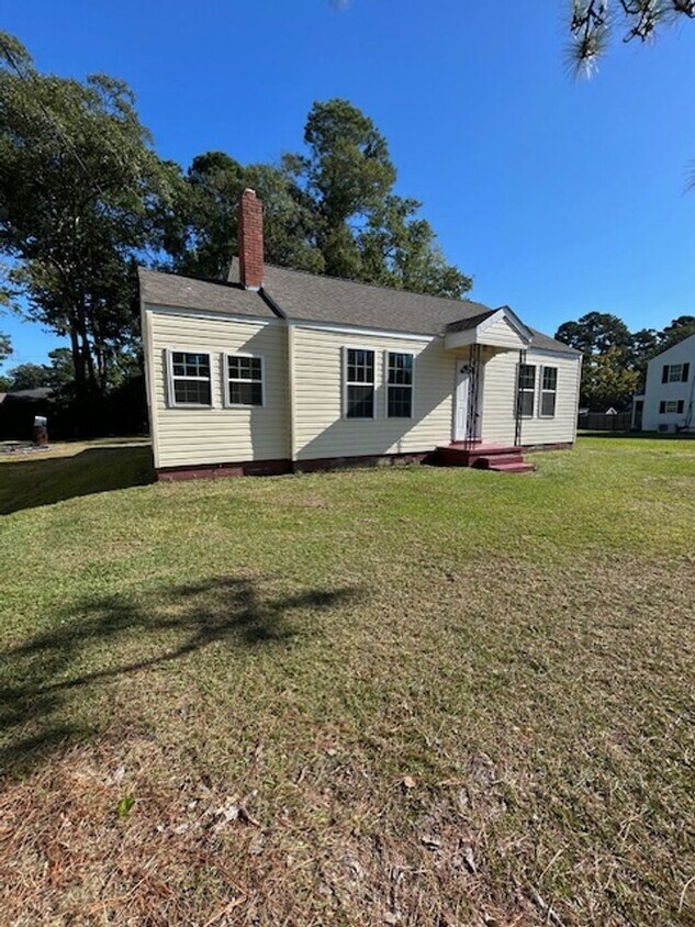 Foto principal - 3 Bedroom 1 Bath Home