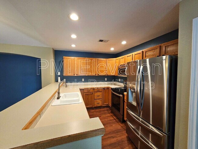 Building Photo - 6697 S Forest Way