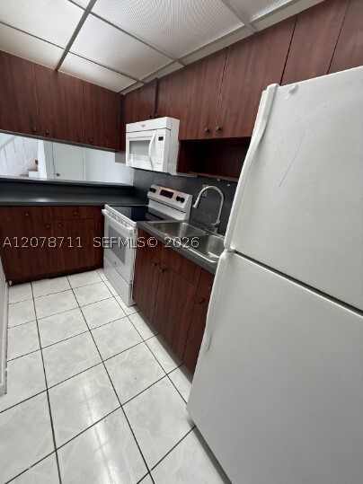 Building Photo - 1305 W 46th St