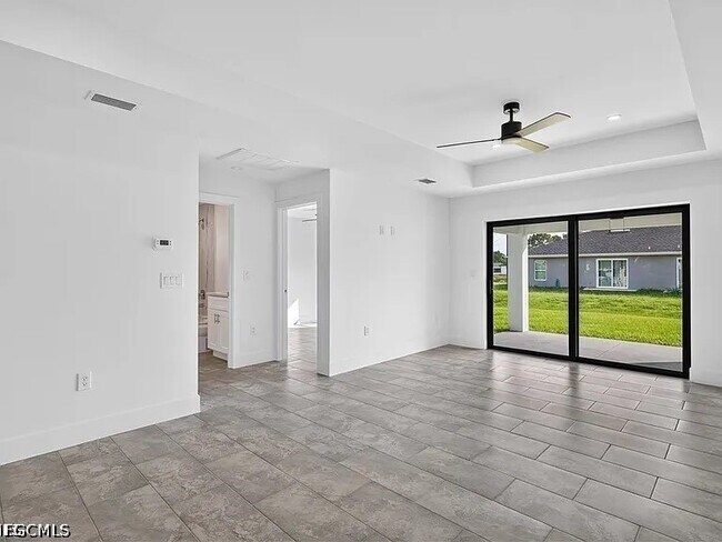 Building Photo - 4688 Golfview Blvd