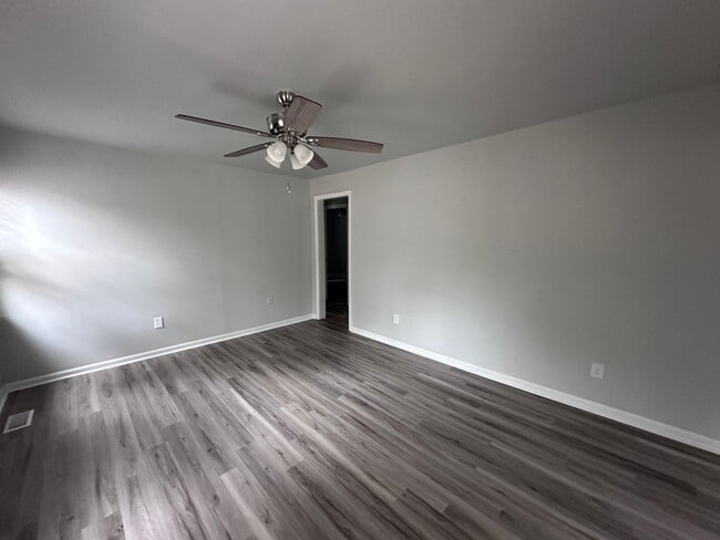 Building Photo - Charming Studio Apartment Close to the Mas...