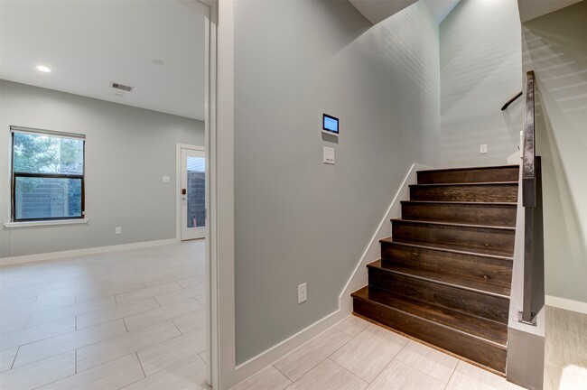 Building Photo - 1211 Thompson St