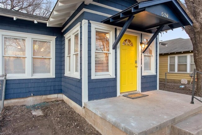 Building Photo - 520 E 17th Ave