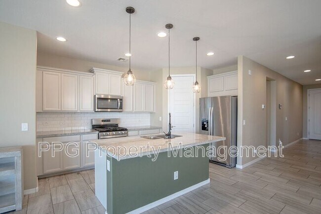 Building Photo - 14611 W Dahlia Dr