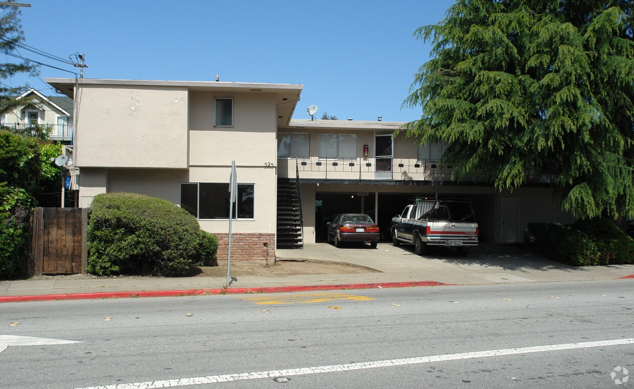 Building Photo - 525 E Poplar Ave