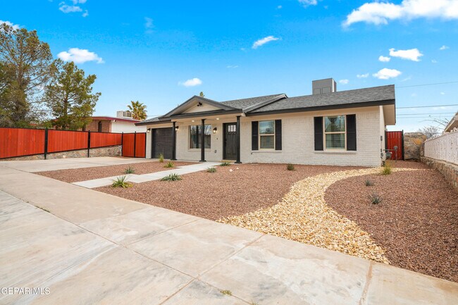 Building Photo - 854 Mallett St