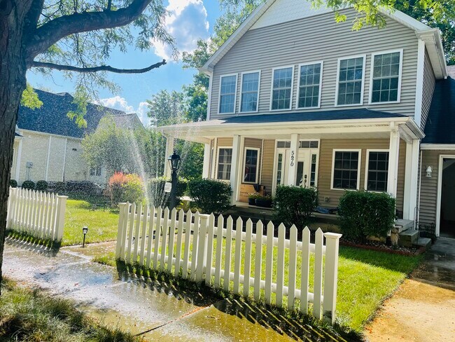 Foto del edificio - 5670 Honey Locust Dr