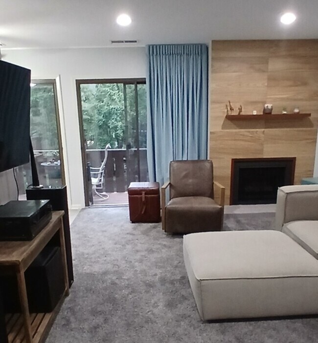 Foto del edificio - 373 Ferndale Ct