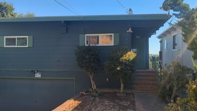 Building Photo - 8427 Outlook Ave