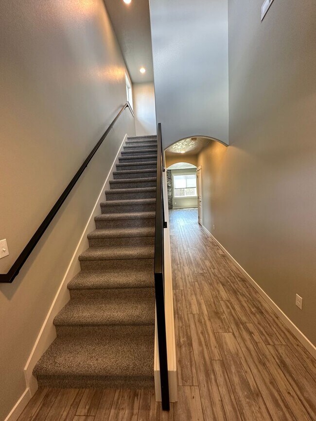 Foto del edificio - Charming and Modern Redmond Home: Pet-Friendly, Two-Car Garage, and More!