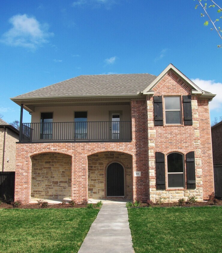 Foto principal - Now Pre-Leasing Stunning 3 Bedroom, 2.5 Ba...