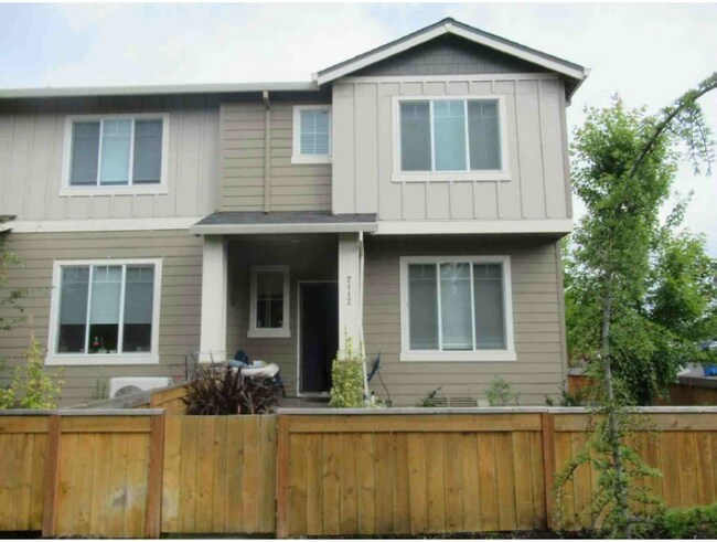 Foto del edificio - 2112 NE 4 Seasons Ln