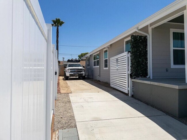 Foto del edificio - 1780 and 1780 1/2 Anaheim Avenue