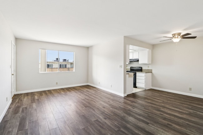 Foto del edificio - 700 E Cedar Ave