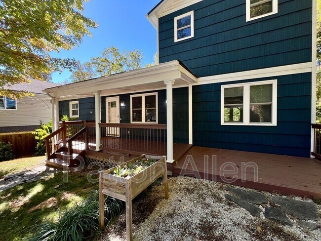 Foto del edificio - 126 Locust Ct