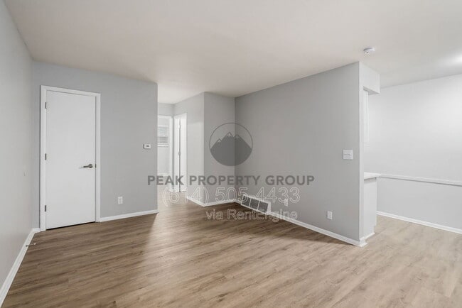 Building Photo - 558 Riverview Dr