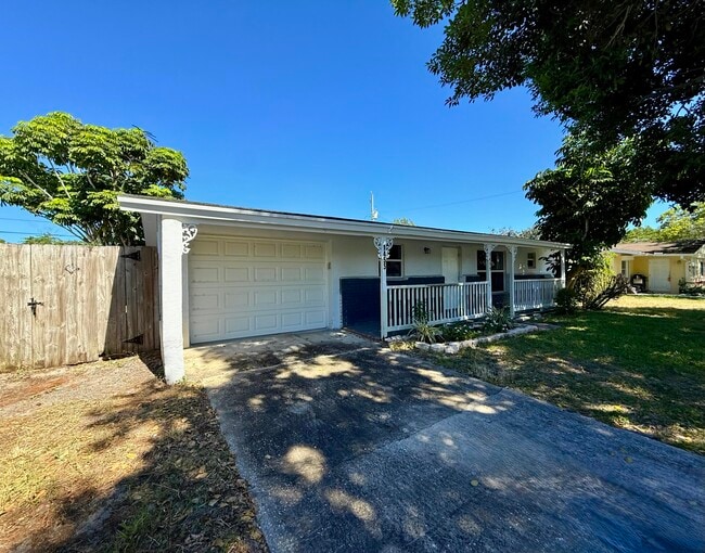 Building Photo - 1455 NE Silver Maple Way