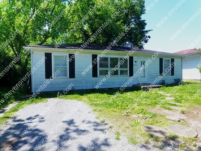 Building Photo - 425 Hall St