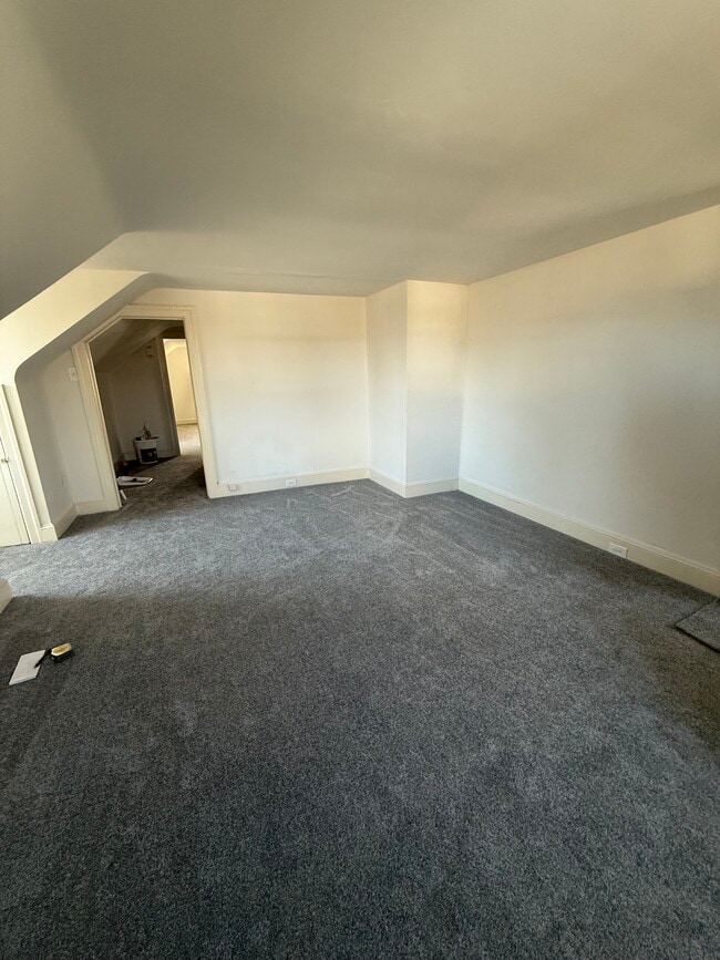 Building Photo - 700 Hedgerow Dr