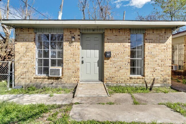 Building Photo - 6815 Beachwood St