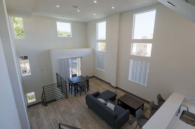 Building Photo - 2688 Orchard Ave