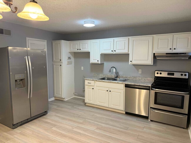 Building Photo - 2501 Nottingham Way