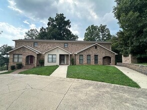 Building Photo - 3503 Lakeside Ct