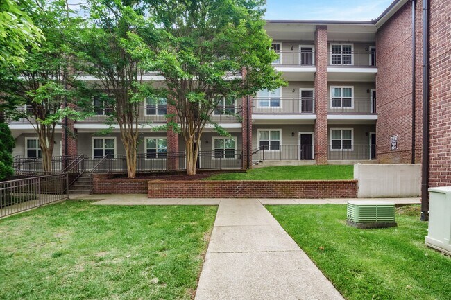 Building Photo - 2310 Elliott Ave