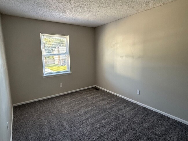 Foto del edificio - 3 bedroom, 1.5 bath Townhouse