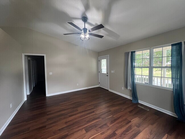 Building Photo - 1625 Hill Ct