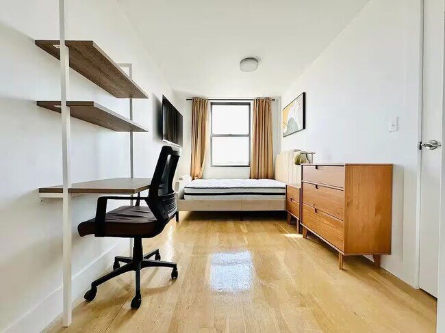 Foto del edificio - Furnished room/NOT APARTMENT