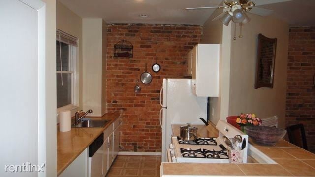 Building Photo - 1 br, 1 bath Townhome - 1215 C St NE