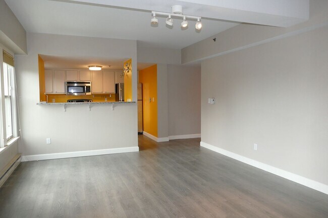 Building Photo - Great Capitol Hill 2 Bedroom, 1 Bath Condo...