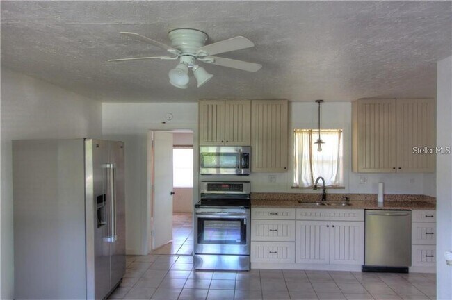 Foto del edificio - 613 Shore Rd