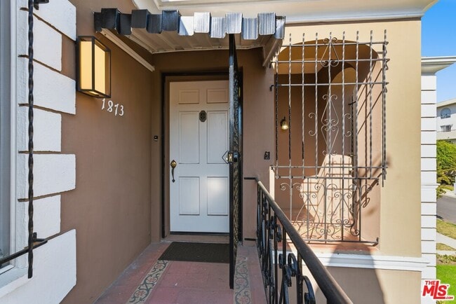 Foto del edificio - 1873 Midvale Ave