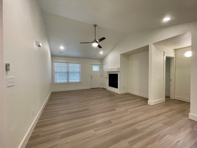 Foto del edificio - 18 Dinsmoore Ln