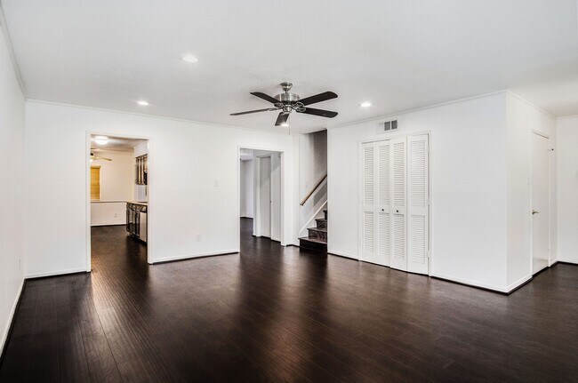 Foto del edificio - 14304 Misty Meadow Ln