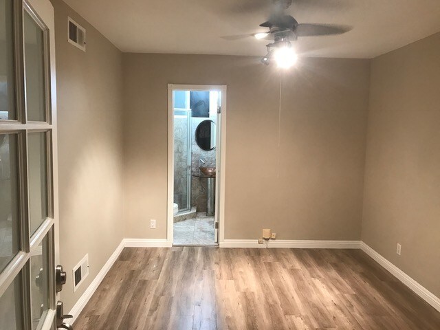 Foto del edificio - 14310 Riverside Dr