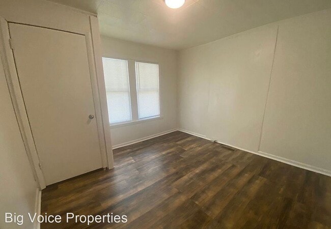 Building Photo - 2 br, 1 bath House - 325 E. 18th Street