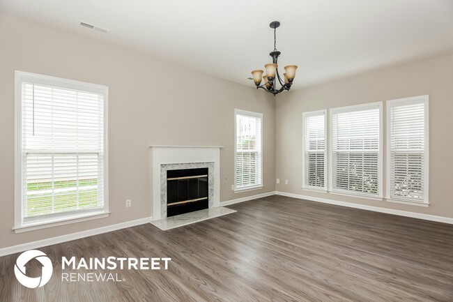 Building Photo - 110 Poplar Woods Dr