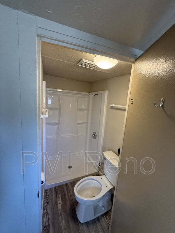 Foto principal - 1931 1/2 Valley Rd