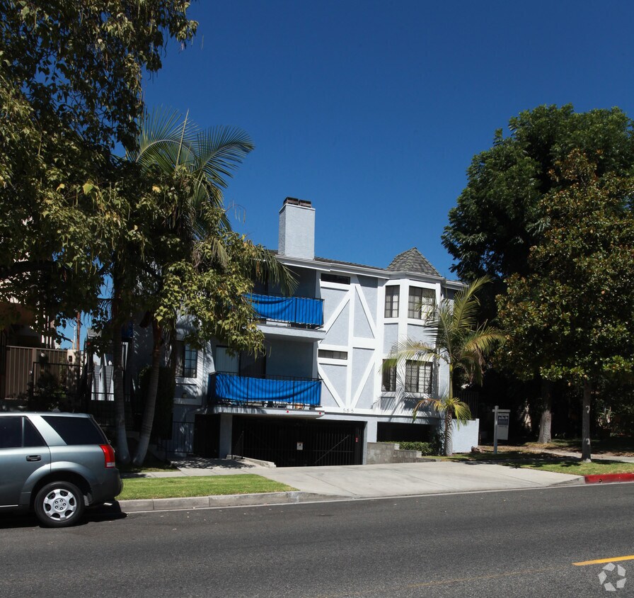Building Photo - 565 E Magnolia Blvd