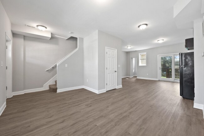 Building Photo - 665 Dumbarton Ave