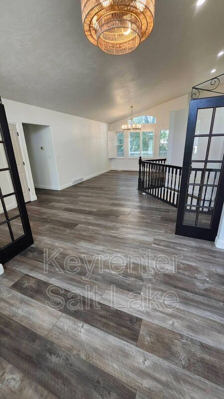 Photo - 697 Krista Ct House