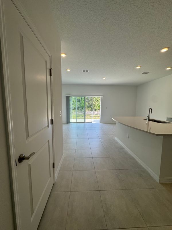 Building Photo - 2509 Penguin Blvd