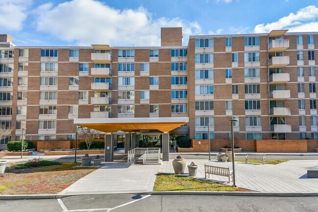 Foto del edificio - Great 2 Bedroom 2 Bath in Van Ness DC!