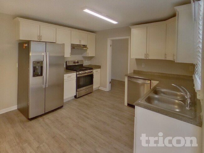 Foto del edificio - 1444 Riverwood Ct